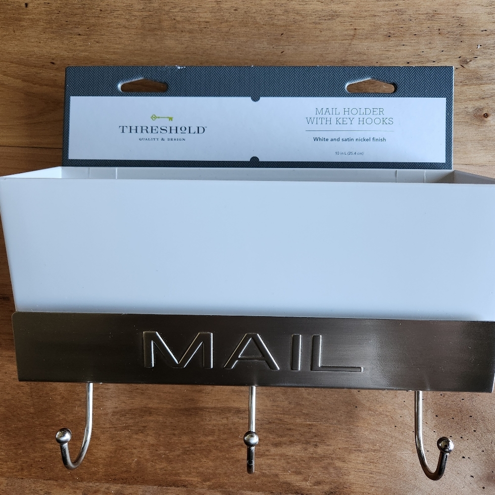 Threshold Mail Holder with Key Hooks